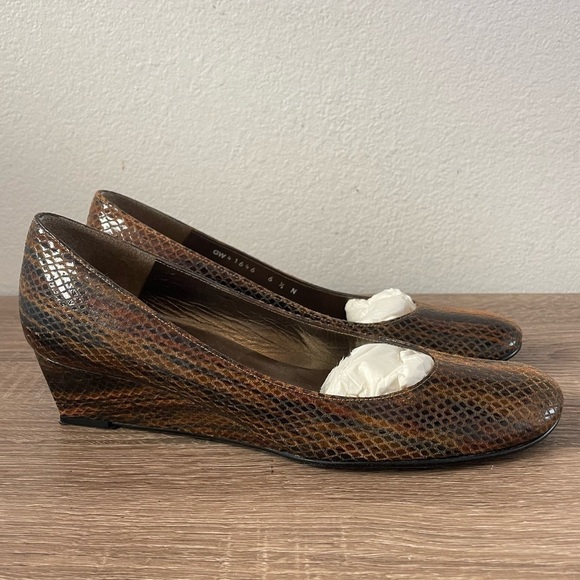 Stuart Weitzman Snakeskin Wedge Pumps, Size 6.5N - Picture 1 of 9
